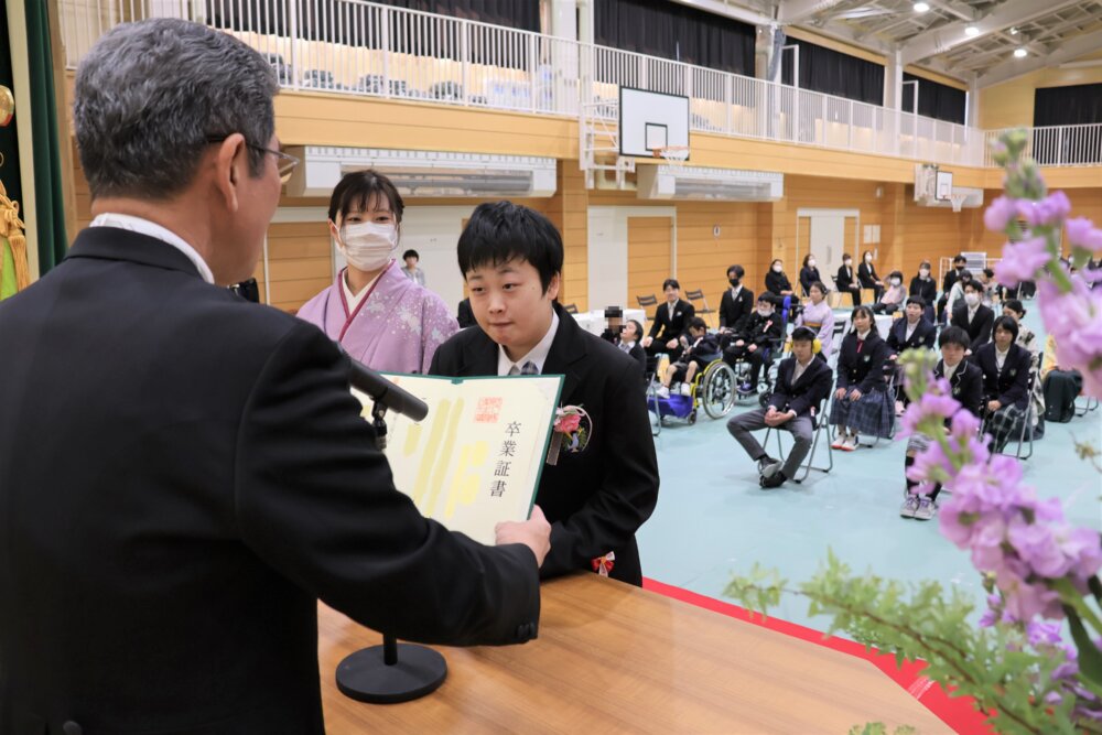 今日の一コマ! vol.86 令和4年度 卒業証書授与式(3月8日) | 山梨県立やまびこ支援学校