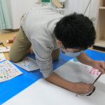 寄宿舎手形足形アート (1)